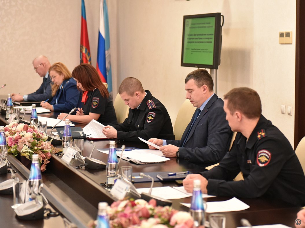 В администрации Барнаула обсудили вопросы профилактики экстремизма и адаптации мигрантов В администрации Барнаула обсудили вопросы профилактики экстремизма и адаптации мигрантов