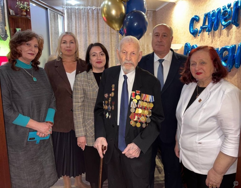 100-летие отметил ветеран Великой Отечественной войны из Барнаула Геннадий Окороков
