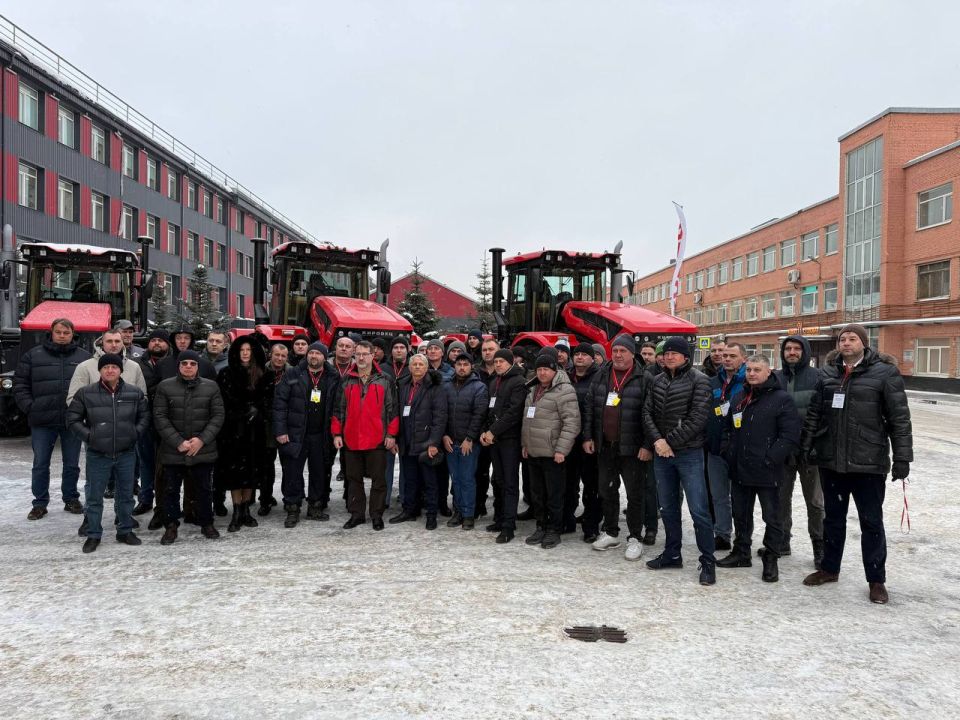 Аграрии региона оценили производственные площадки Петербургского тракторного завода