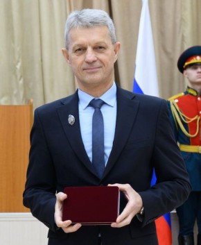 Сегодня свой День рождения отмечает директор Алтайского училища олимпийского резерва Евгений Трубников