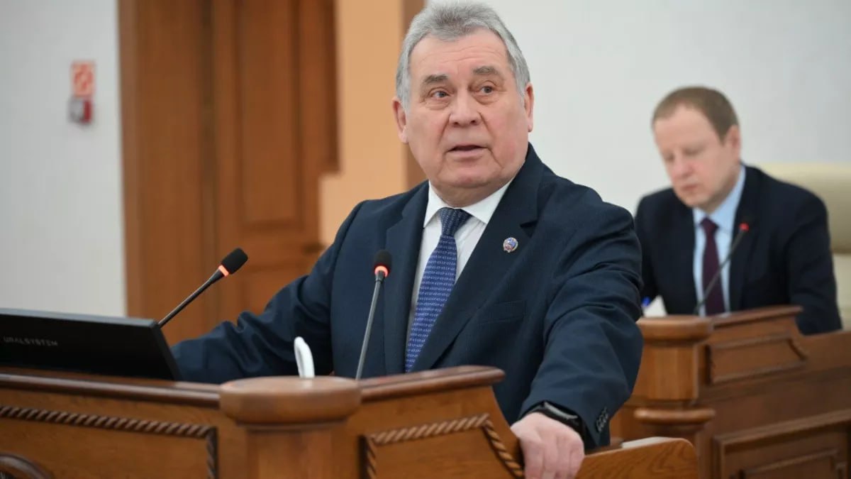 "Желаю быть госдеятелями, а не политиками"