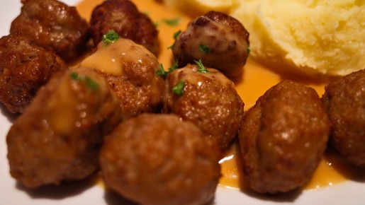 Замените яйца на этот продукт: фрикадельки получатся в разы мягче и нежнее