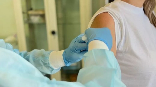 В городской больнице № 2 Бийска продолжается вакцинация против клещевого энцефалита