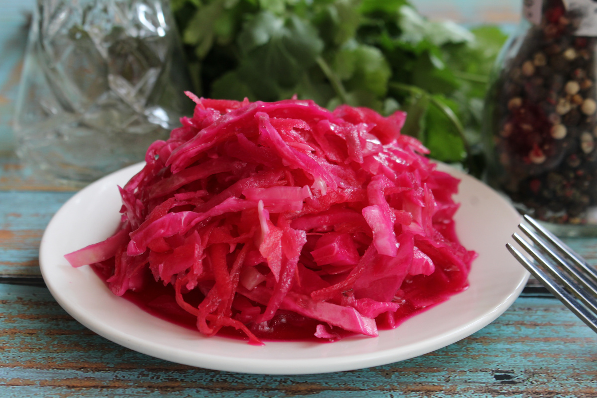 Как приготовить потрясающий постный салат из капусты со свеклой и морковью