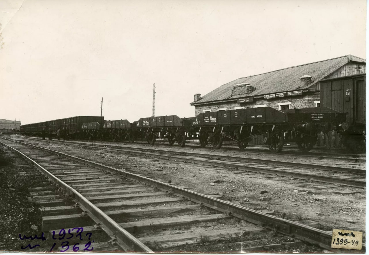 Алтайский вагоностроительный завод в разное время отправлял на фронт боеприпасы, обставлял квартиры и помогал связывать целые континенты Алтайский вагоностроительный завод в разное время отправлял на фронт боеприпасы, обставлял квартиры и помогал связывать целые континенты