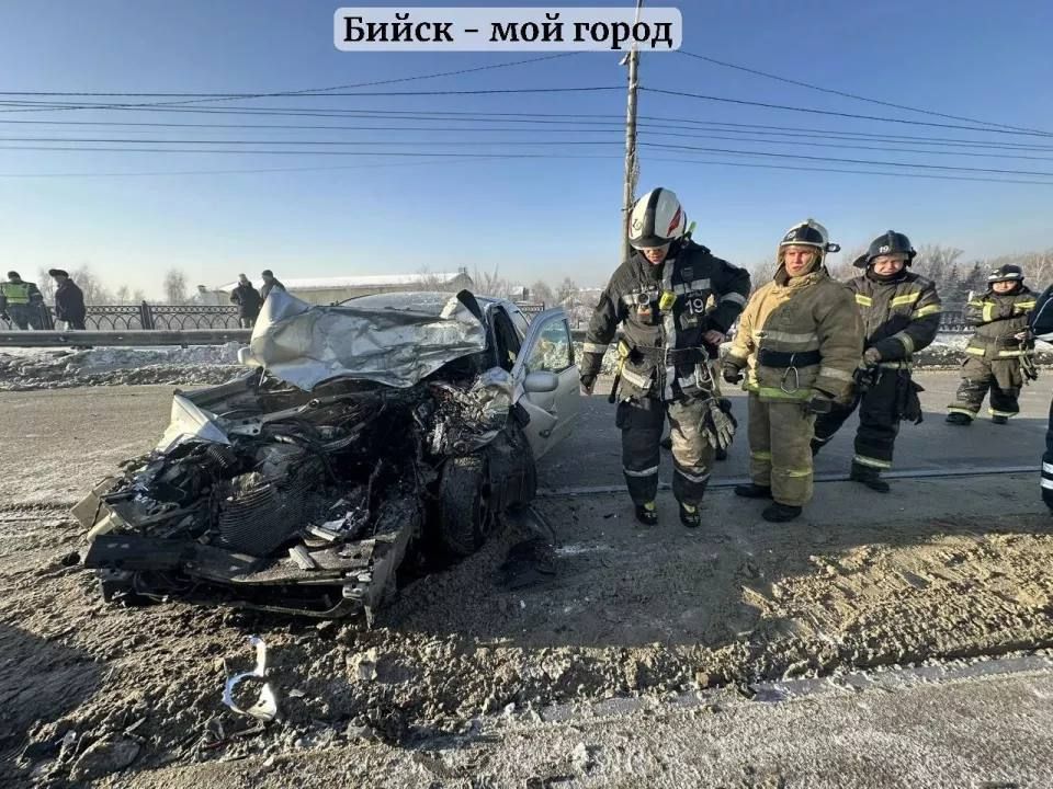 Серьезное ДТП на Коммунальном мосту в Бийске