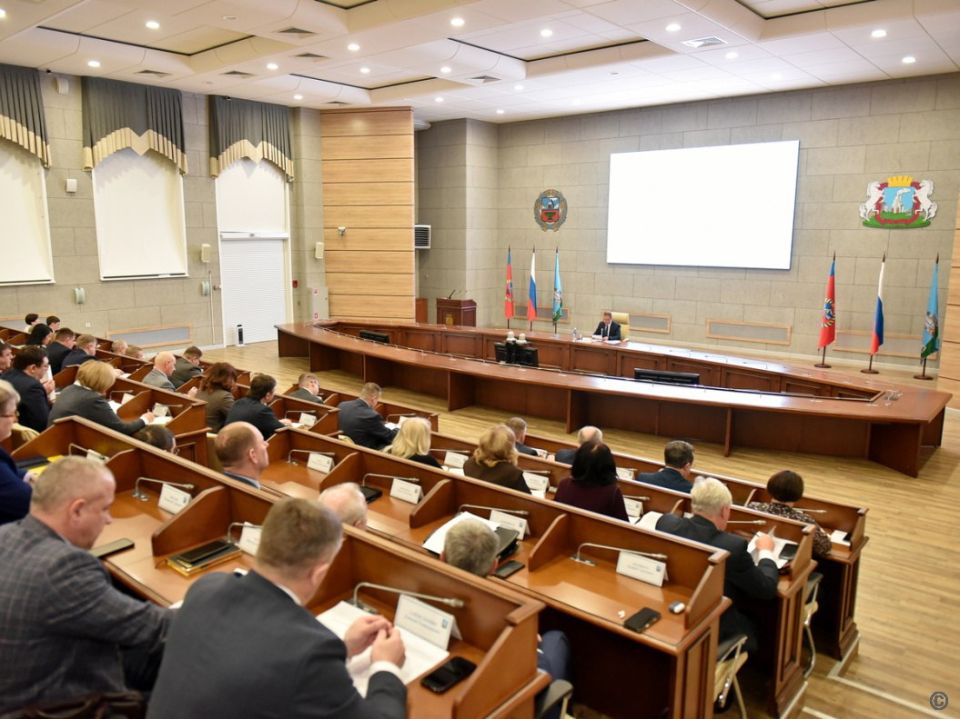 Глава Барнаула Вячеслав Франк провел расширенное аппаратное совещание