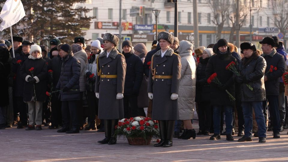 Сегодня в Барнауле почтили память героев Сталинградской битвы