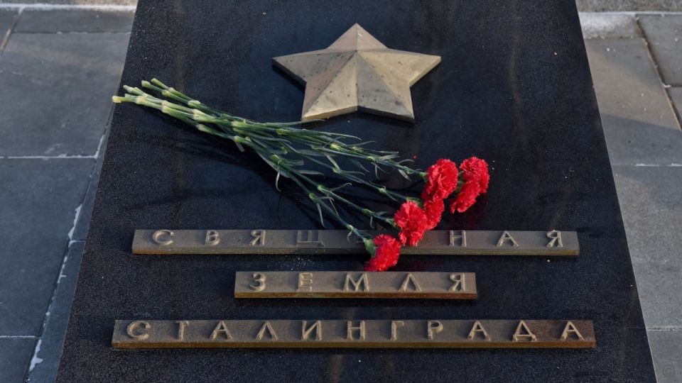 В Барнауле почтили память героев Сталинградской битвы