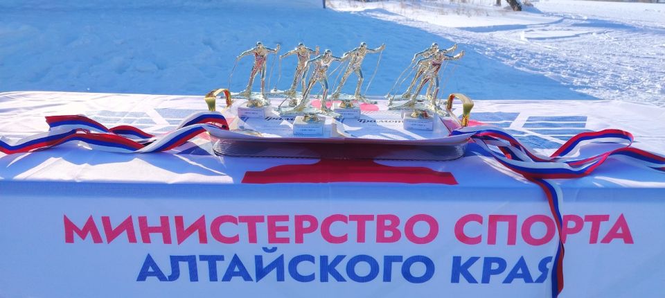 В Рубцовске любители лыжного спорта отметили «День снега» на Трассе здоровья