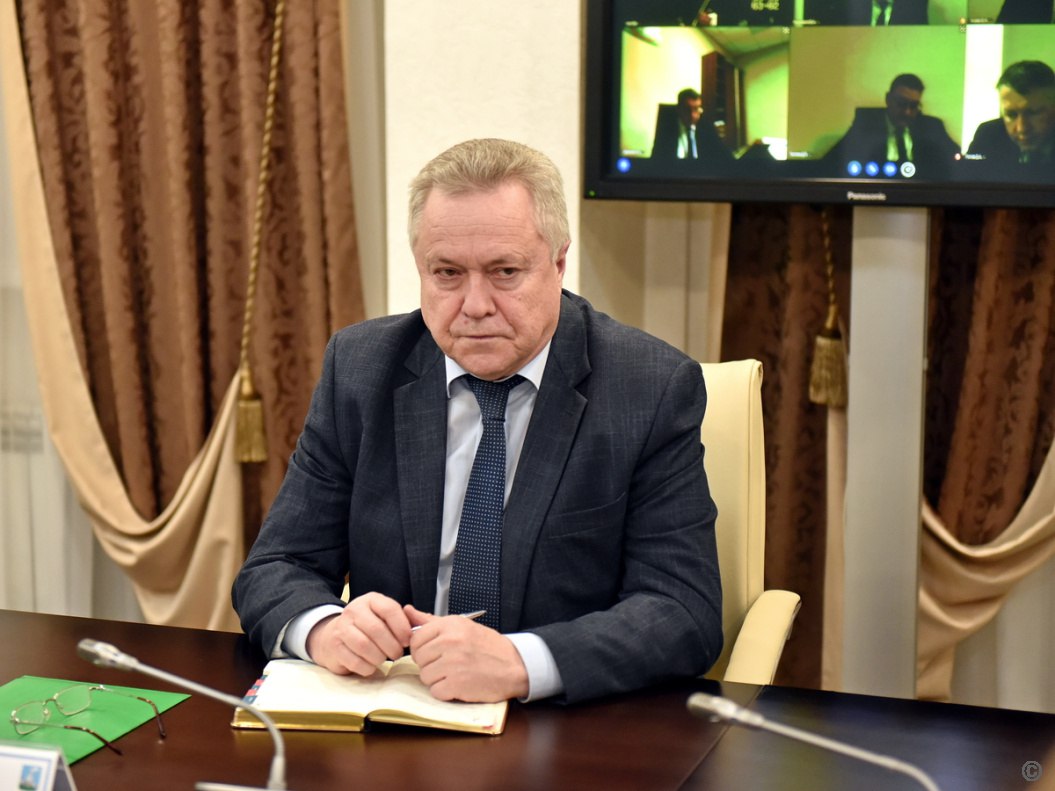 Вячеслав Франк провел оперативное аппаратное совещание Вячеслав Франк провел оперативное аппаратное совещание