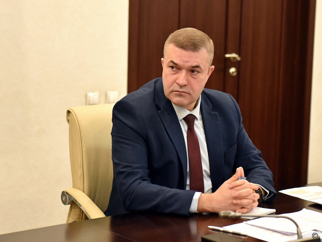 Вячеслав Франк провел оперативное аппаратное совещание Вячеслав Франк провел оперативное аппаратное совещание