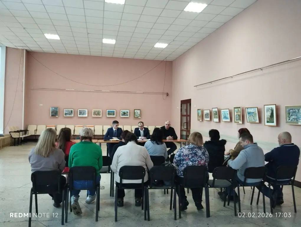 В администрации города продолжается работа по улучшению транспортного сообщения пригородных поселков Научный Городок и Гоньба В администрации города продолжается работа по улучшению транспортного сообщения пригородных поселков Научный Городок и Гоньба