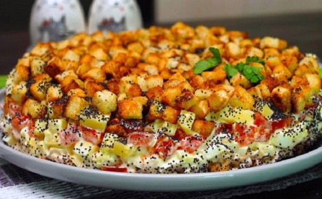 Курица под шубой: необычный салат, который удивит ваших гостей