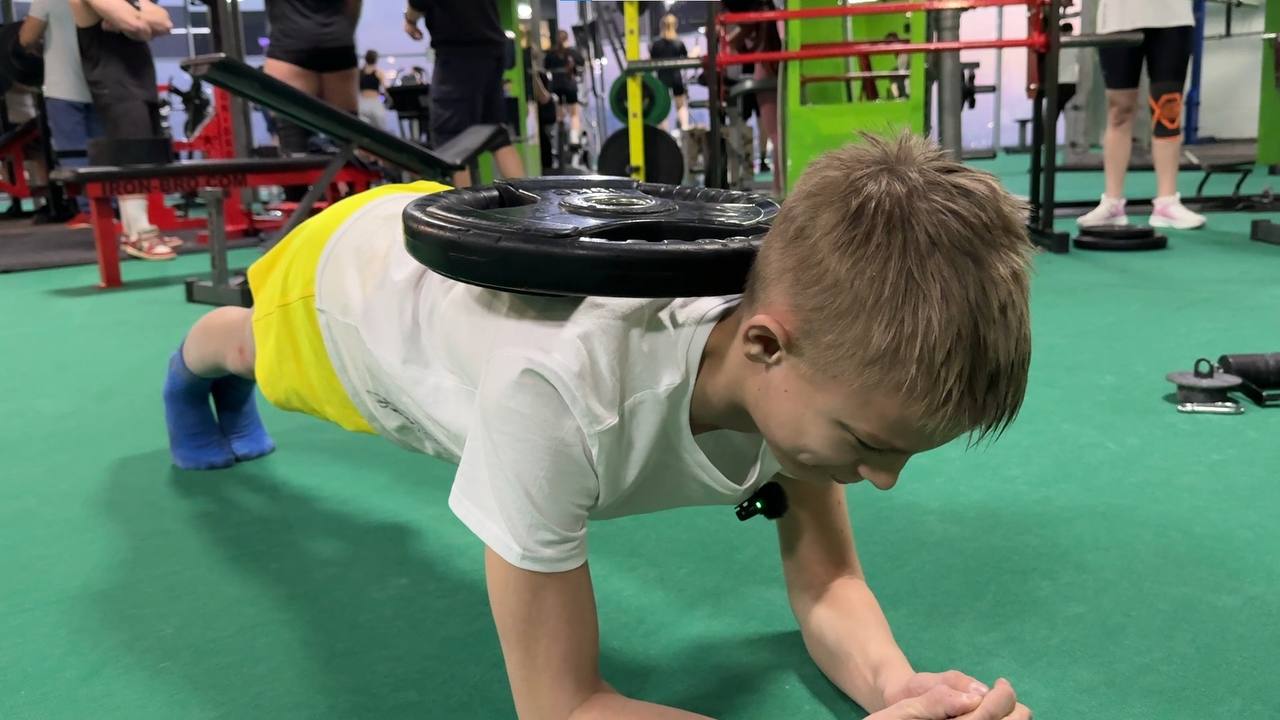 42 мировых рекорда в 11 лет: как барнаулец растит из сына чемпиона 42 мировых рекорда в 11 лет: как барнаулец растит из сына чемпиона