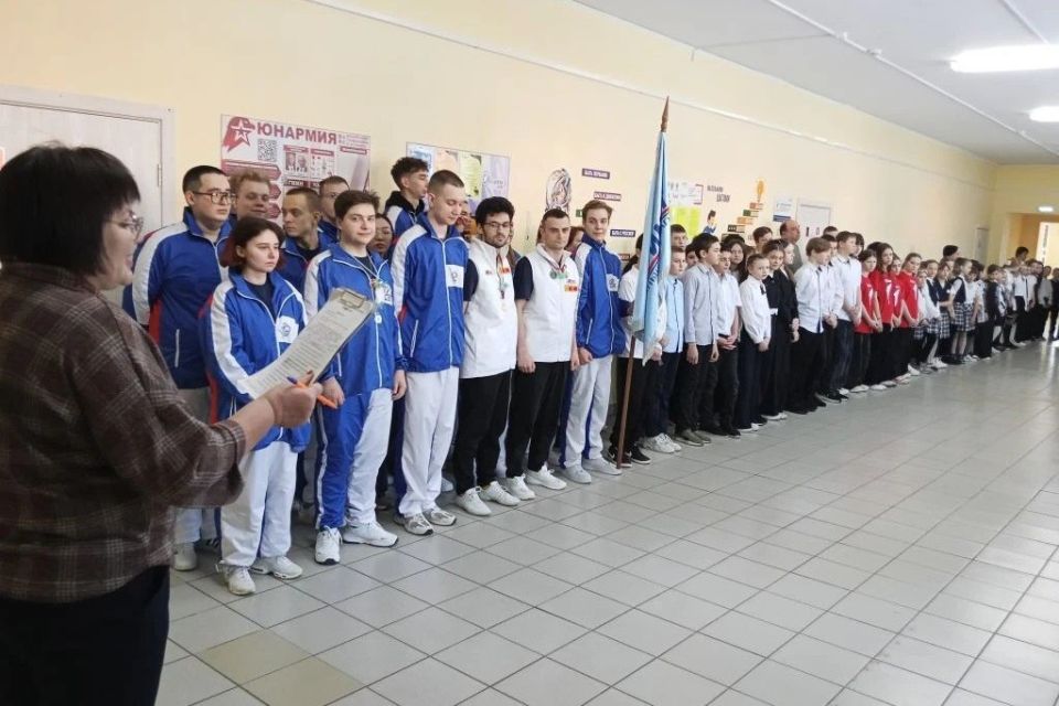 Владимир Громов провел «урок мужества» в Ребрихинской школе