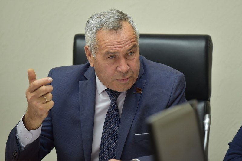 Нехватка кормовой базы и отсутствие интереса охотников: Сергей Серов рассказал, почему лисы все чаще приходят в города и села Алтайского края