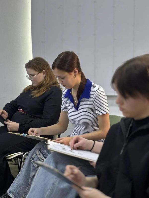 В Алтайском крае молодые художники рисуют ветеранов В Алтайском крае молодые художники рисуют ветеранов