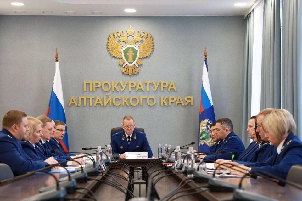 Начальником управления проведено совещание с прокуратурой Алтайского края, посвященное вопросам разрешения обращений, находящихся на контроле Генеральной прокуратуры Российской Федерации