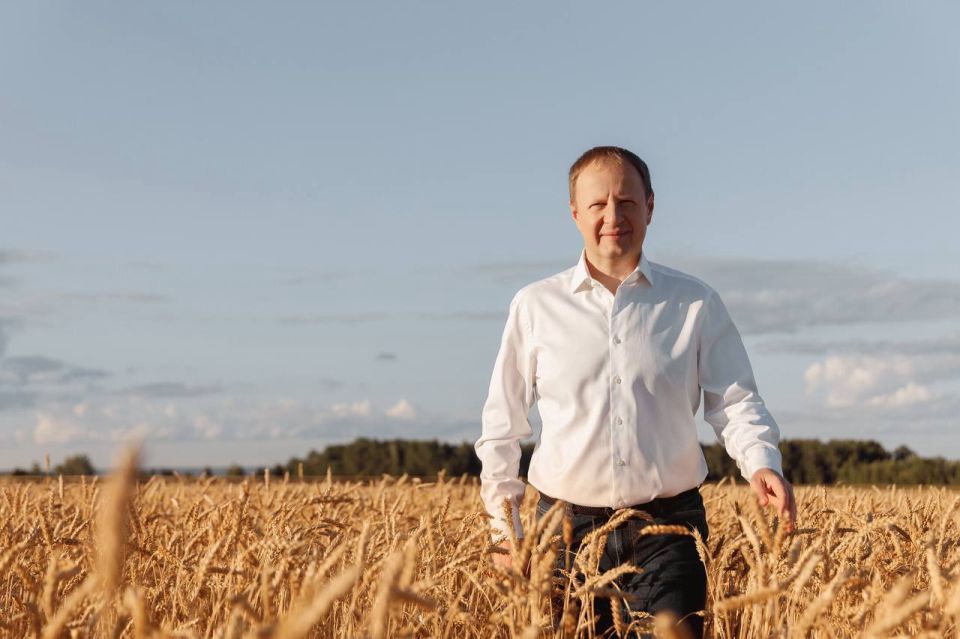 Виктор Томенко: Выступил с докладом об аграрных успехах нашего Алтайского края в 2025 году на совещании о работе отрасли растениеводства в России, которое провел заместитель председателя правительства РФ Дмитрий Патрушев