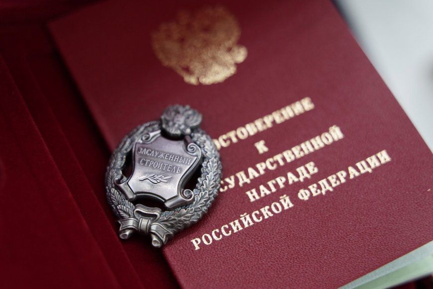 Президент РФ Владимир Путин наградил двух сотрудников Юго-Западного ДСУ высокими наградами