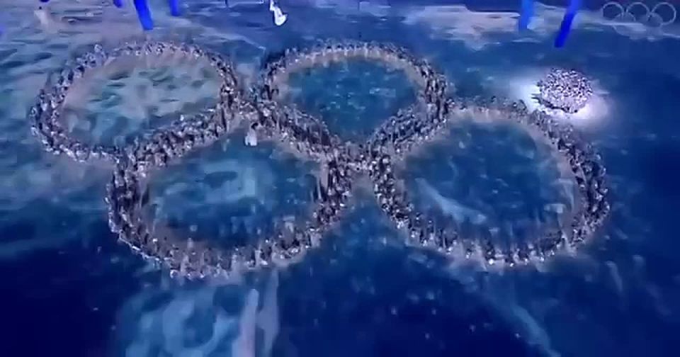 Эпизод с нераскрывшимся на открытии Олимпийским кольцом обыграли в церемонии закрытия