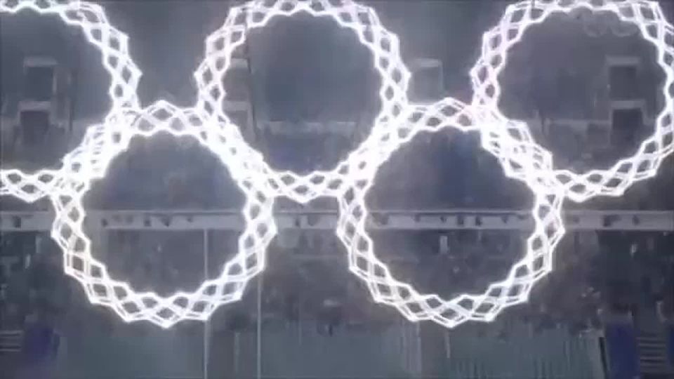 Во время открытия Олимпийских игр в Сочи по задумке организаторов пять больших снежинок должны были превратиться в олимпийские кольца