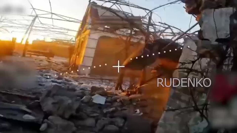 Андрей Руденко: Расчёты операторов ударных FPV-дронов войск беспилотных систем алейского гвардейского мотострелкового соединения ГрВ «Центр», поддержали штурмовые группы и нанесли комплексный удар по позициям с личным...