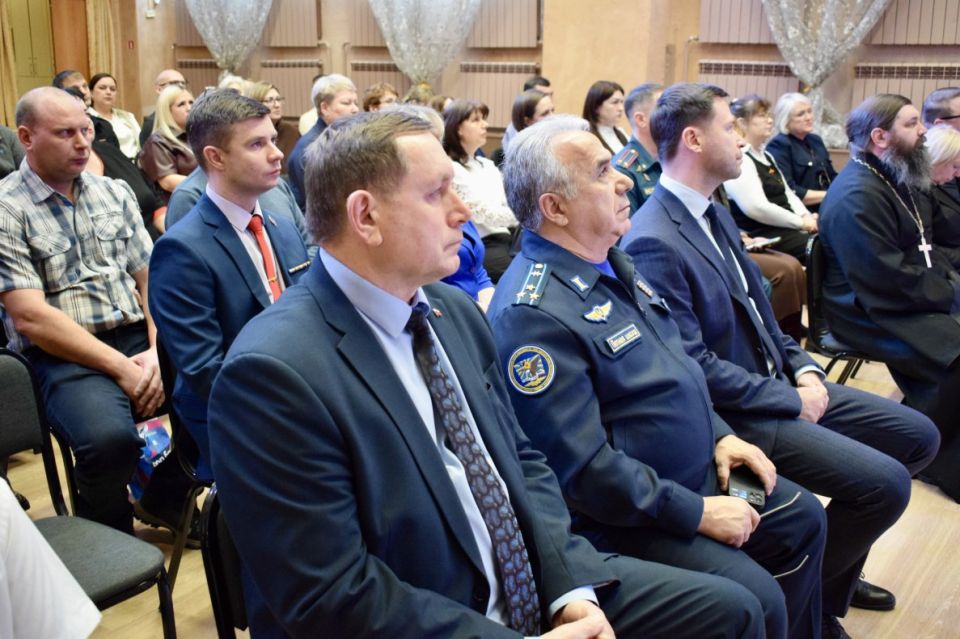 Депутаты гордумы приняли участие в отчетных конференциях Индустриального района