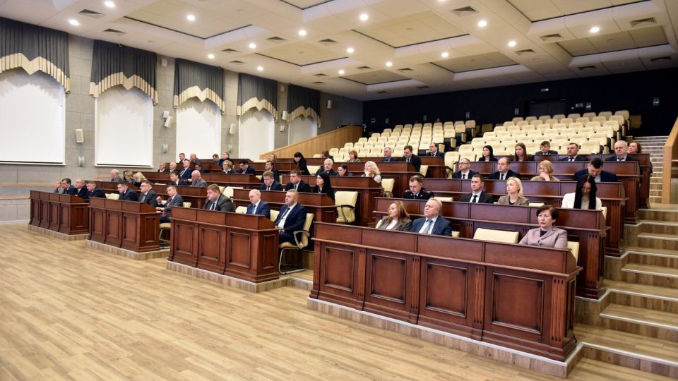 Организацию помощи семьям участников специальной военной операции обсудили на расширенном аппаратном совещании