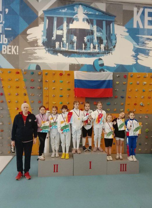 Юные саблисты из Рубцовска завоевали награды на турнире «Сибирские клинки»