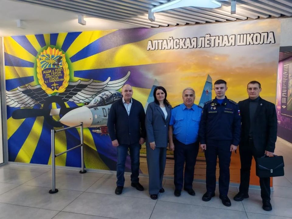 Участники программы «Алтай - земля Героев» посетили Алтайскую школу-интернат с первоначальной летной подготовкой
