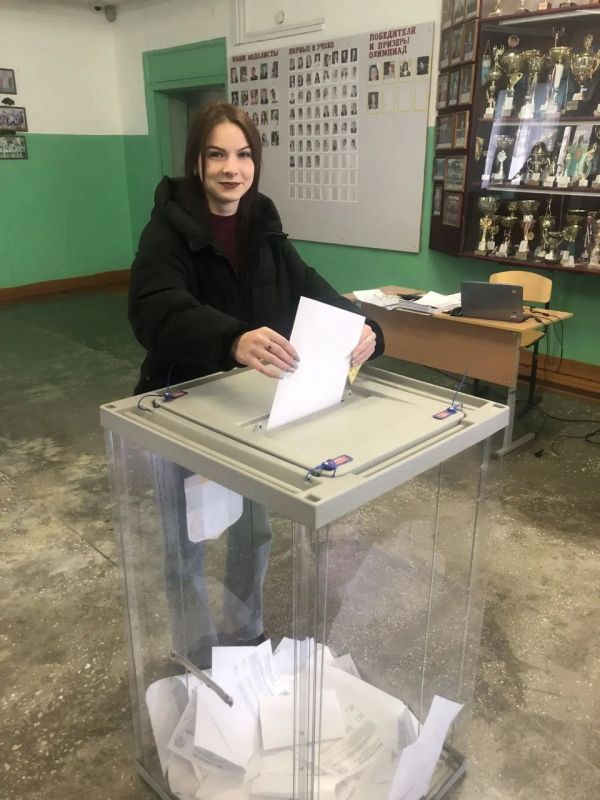 Будущее малой родины в их руках! Сегодня на избирательные участки пришли совсем молодые ребята