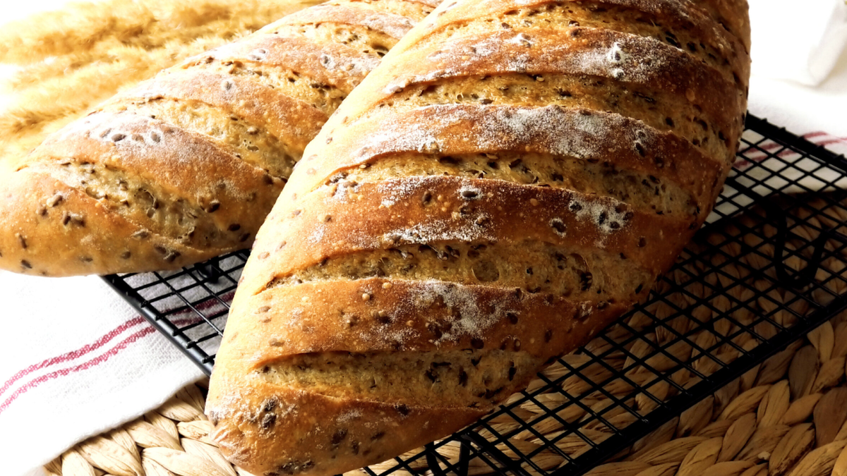 Удивительный домашний хлеб с пшеничной закваской и семенами льна