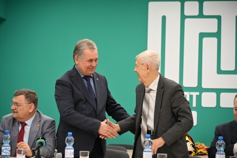 Патриарх алтайской политики отметил юбилей Патриарх алтайской политики отметил юбилей