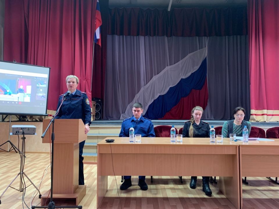 Следователь Павловского межрайонного следственного отдела следственного управления СК России по Алтайскому краю приняла участие в муниципальном родительском собрании по вопросам профилактики подростковой преступности и...