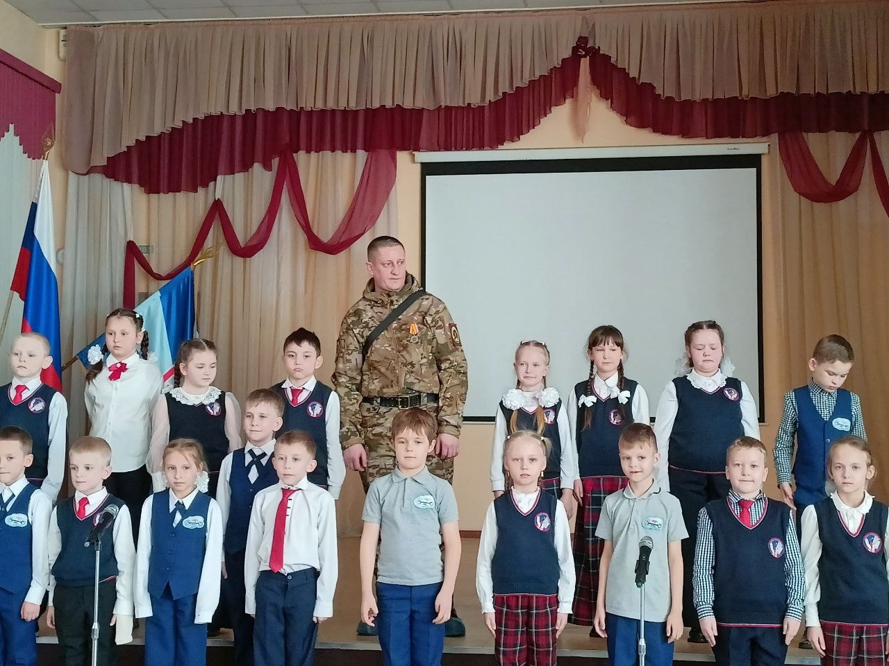 Юным барнаульцам прививают любовь к Родине через патриотические мероприятия Юным барнаульцам прививают любовь к Родине через патриотические мероприятия