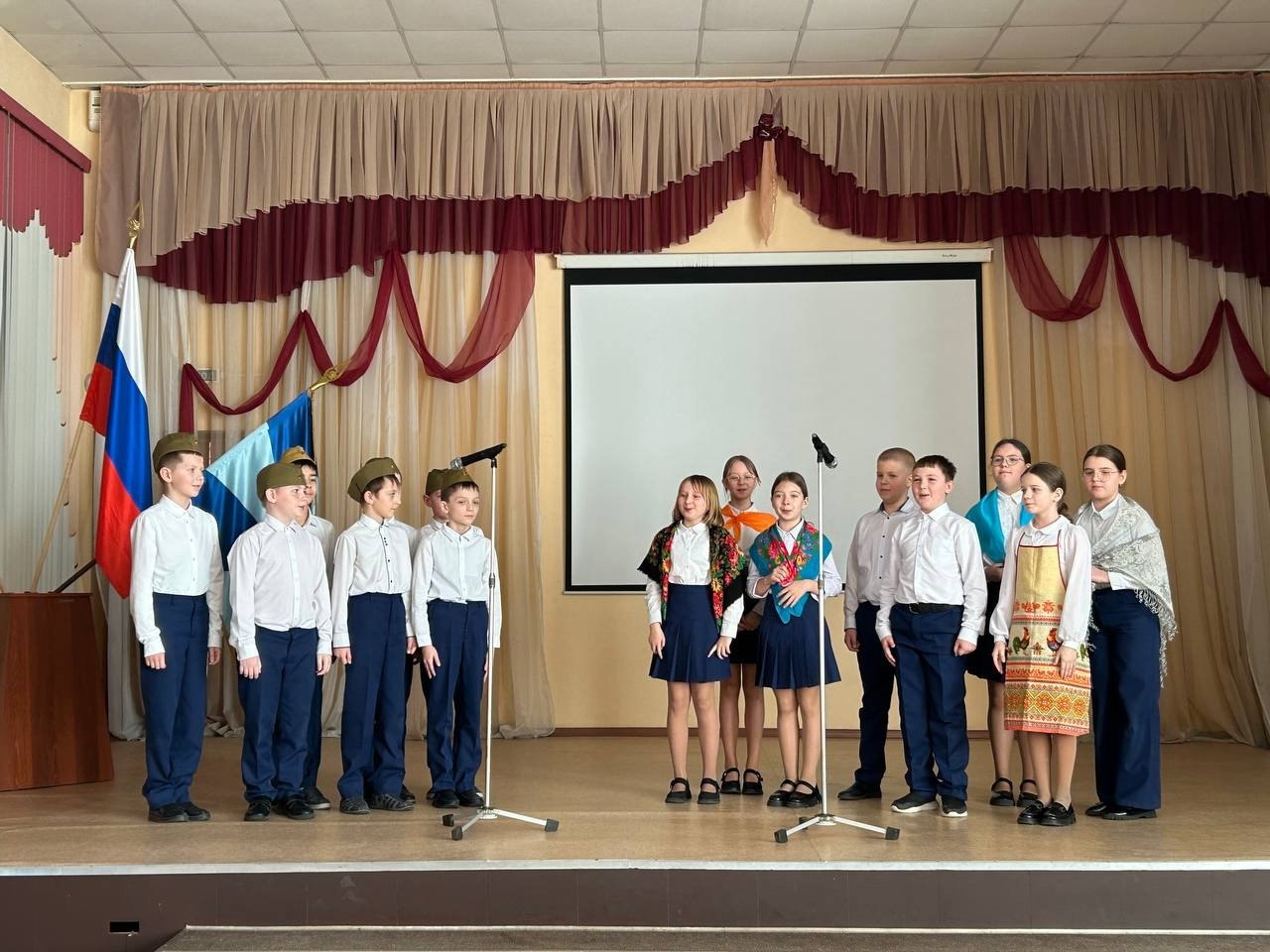 Юным барнаульцам прививают любовь к Родине через патриотические мероприятия Юным барнаульцам прививают любовь к Родине через патриотические мероприятия