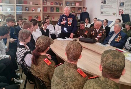 Юным барнаульцам прививают любовь к Родине через патриотические мероприятия Юным барнаульцам прививают любовь к Родине через патриотические мероприятия