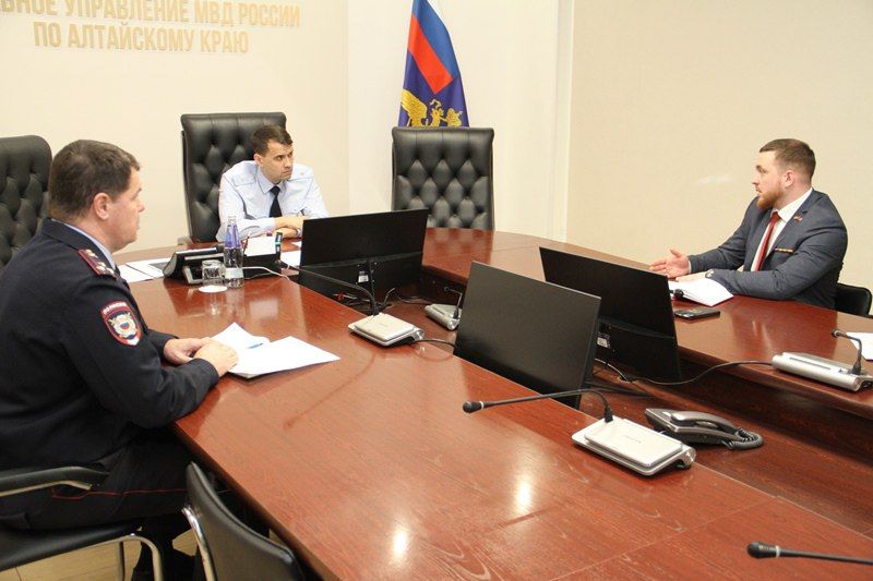Рабочая встреча с участием представителя регионального филиала фонда «Защитники Отечества» состоялась в ГУ МВД России по Алтайскому краю