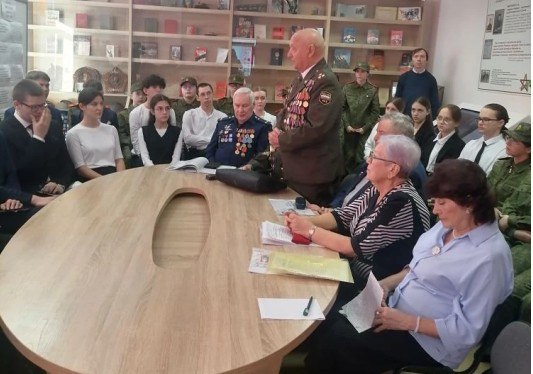 Юным барнаульцам прививают любовь к Родине через патриотические мероприятия Юным барнаульцам прививают любовь к Родине через патриотические мероприятия