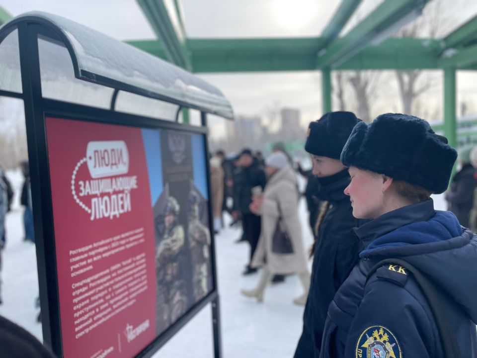 В открытии фотовыставки «Люди, защищающие людей» приняли участие кадеты профильного класса следственного управления СК России по Алтайскому краю