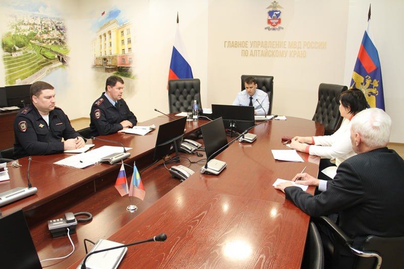 Состоялась рабочая встреча руководства ГУ МВД России по Алтайскому краю с новым составом Общественной наблюдательной комиссии