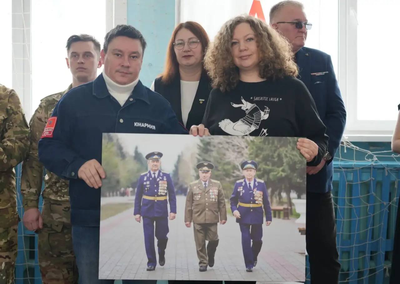 Сквозь испытания к победе. Сегодня в Бийске на базе школы №4 состоялся краевой смотр юнармейских отрядов «Орленок»