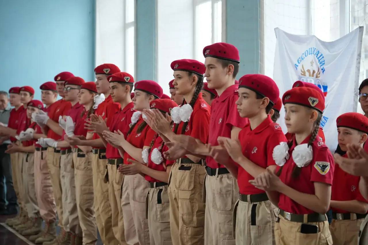 Сквозь испытания к победе. Сегодня в Бийске на базе школы №4 состоялся краевой смотр юнармейских отрядов «Орленок» Сквозь испытания к победе. Сегодня в Бийске на базе школы №4 состоялся краевой смотр юнармейских отрядов «Орленок»
