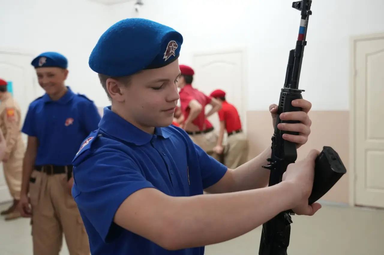 Сквозь испытания к победе. Сегодня в Бийске на базе школы №4 состоялся краевой смотр юнармейских отрядов «Орленок» Сквозь испытания к победе. Сегодня в Бийске на базе школы №4 состоялся краевой смотр юнармейских отрядов «Орленок»