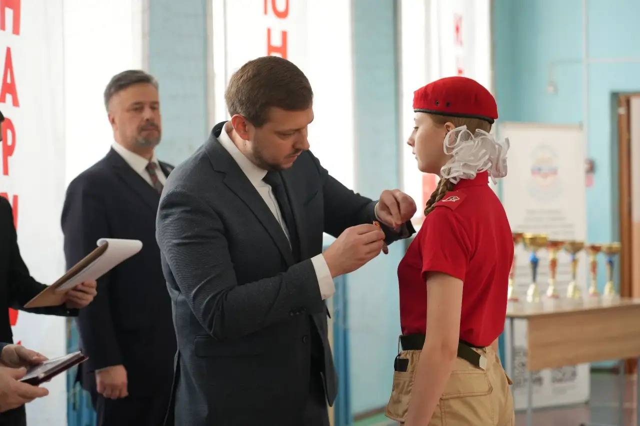 Сквозь испытания к победе. Сегодня в Бийске на базе школы №4 состоялся краевой смотр юнармейских отрядов «Орленок» Сквозь испытания к победе. Сегодня в Бийске на базе школы №4 состоялся краевой смотр юнармейских отрядов «Орленок»