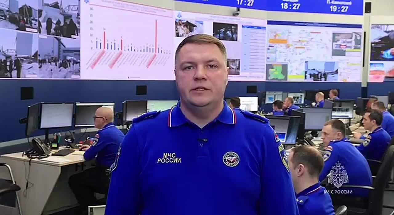 МЧС предупреждает об опасности снега на крышах