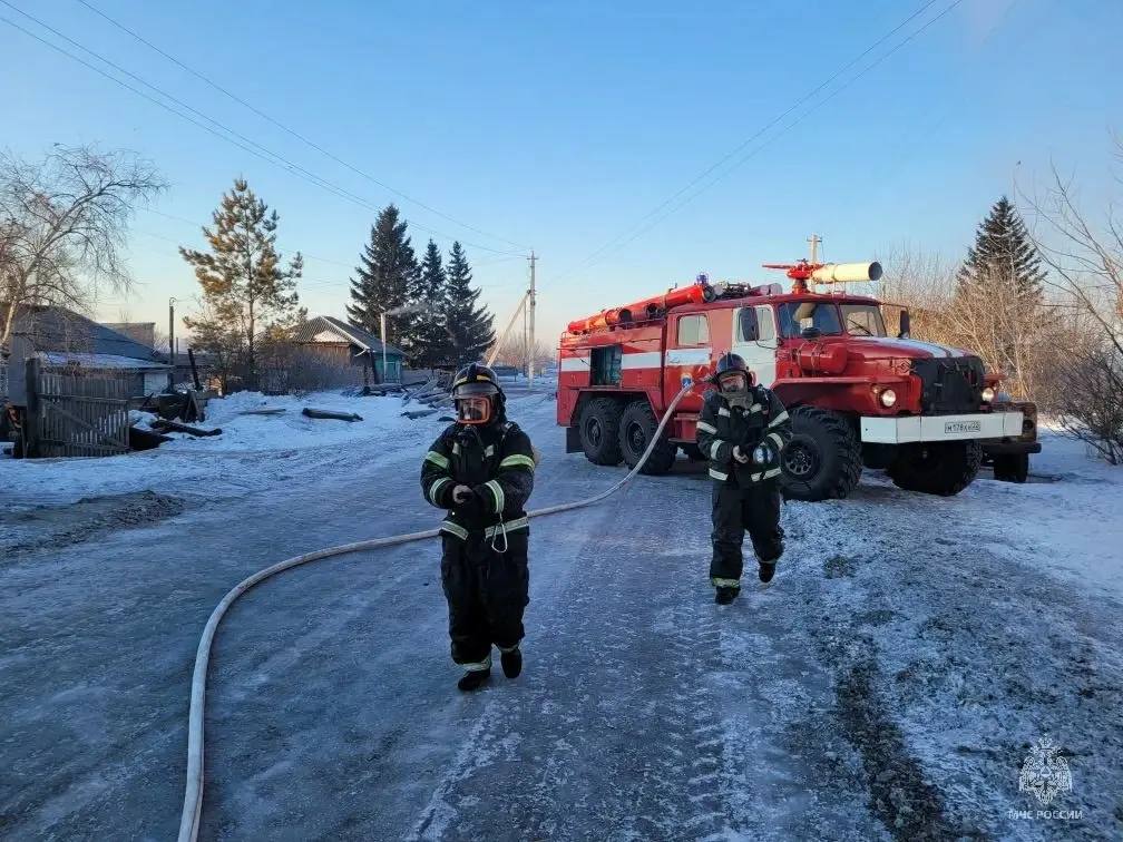 Четверо детей спасены при пожаре в Алейске Четверо детей спасены при пожаре в Алейске