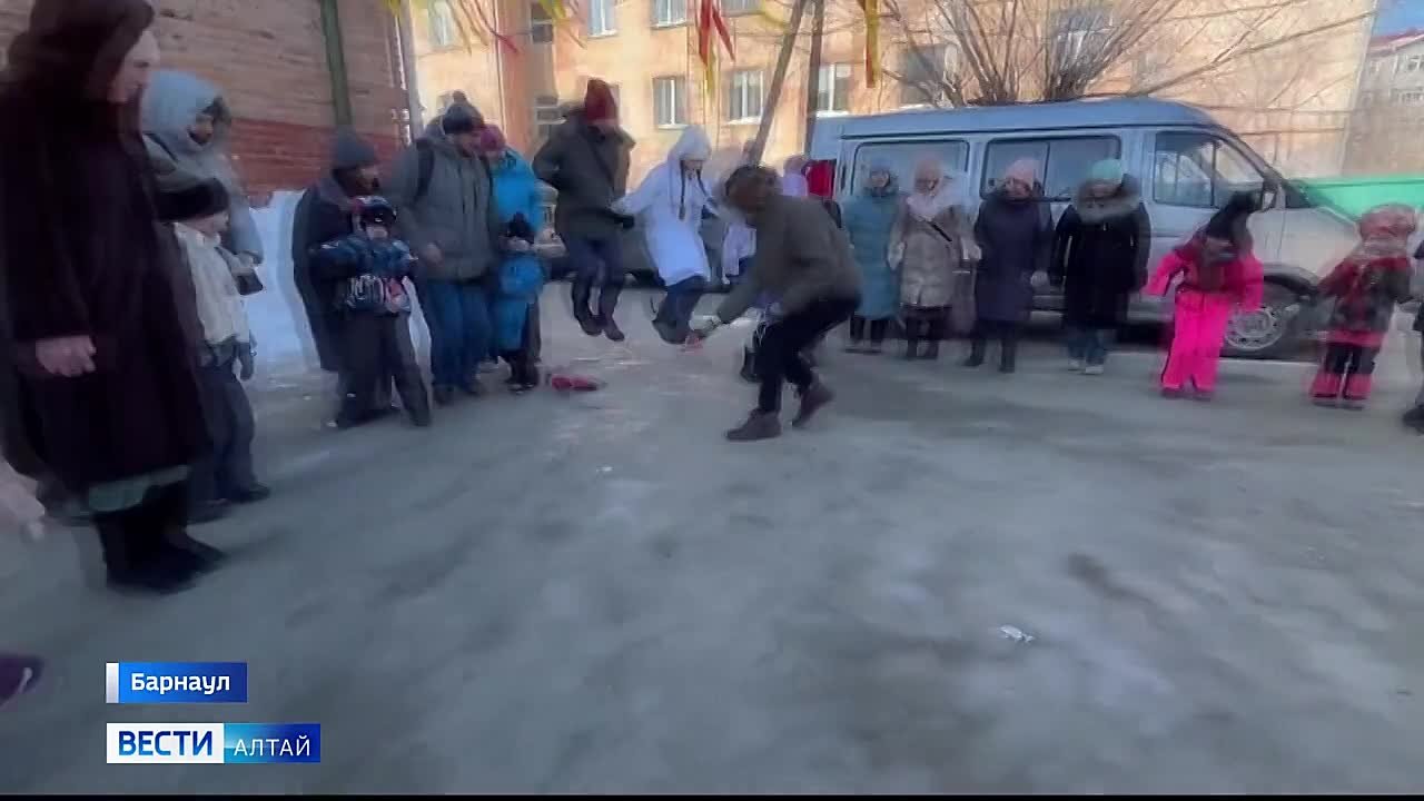 Барнауле отметили Масленицу по древним традициям